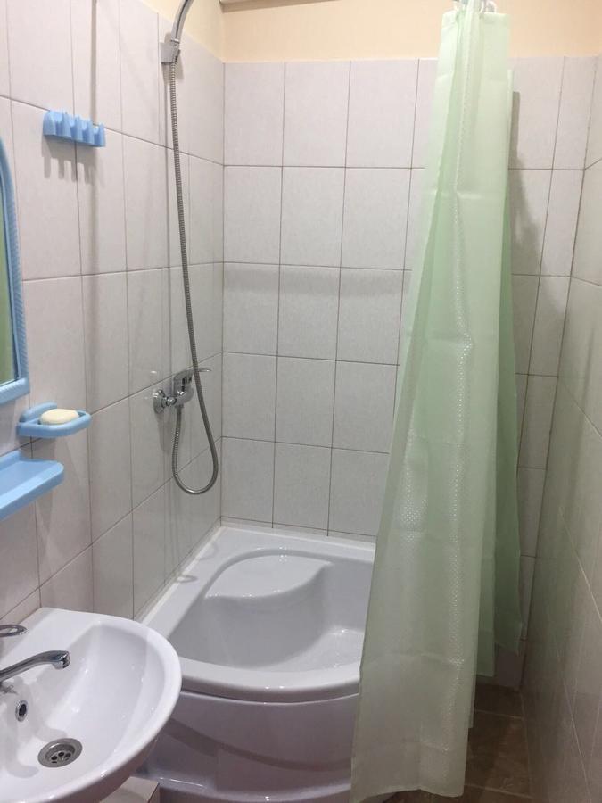 Барнаба גגרה מראה חיצוני תמונה