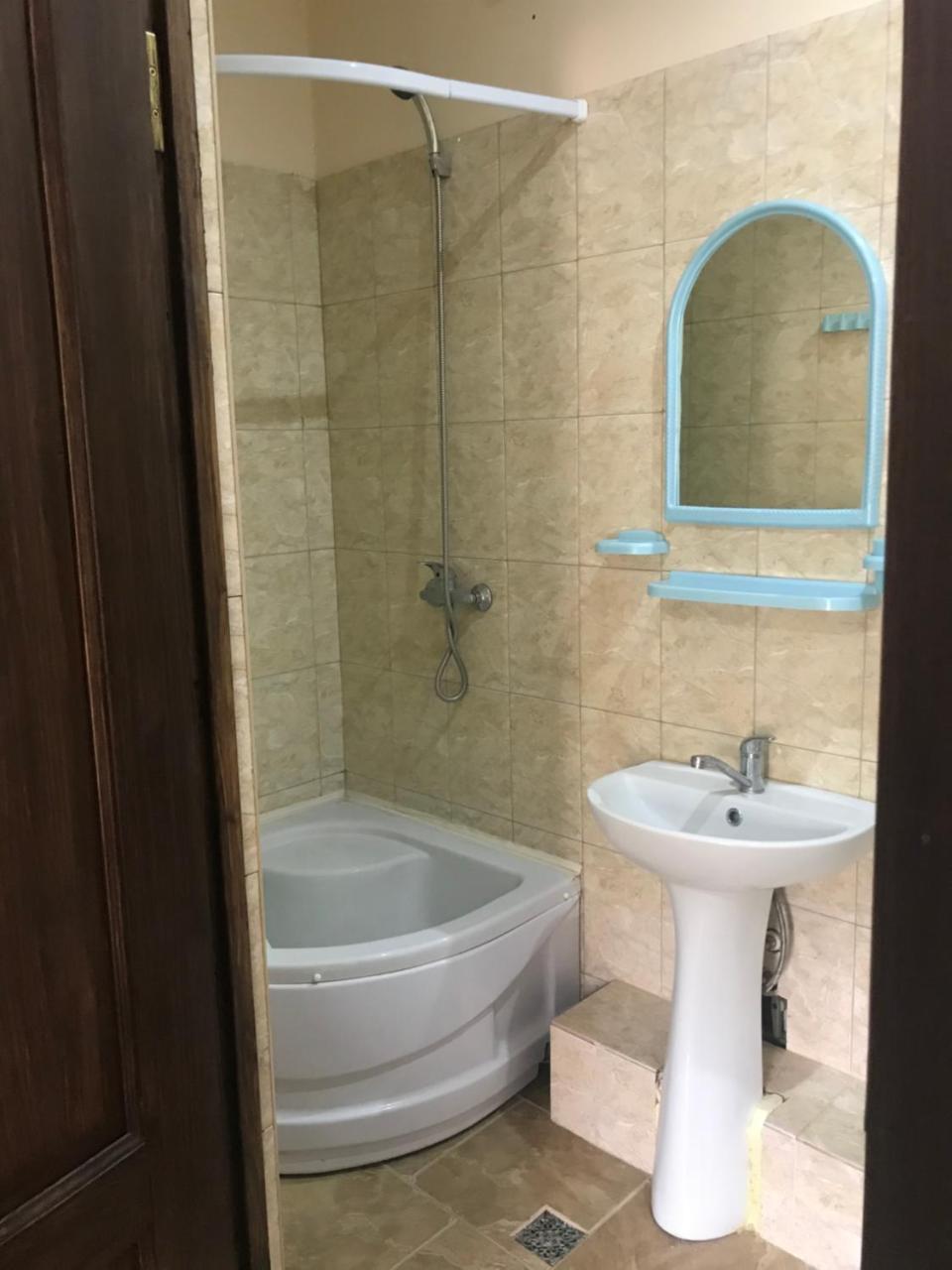 Барнаба גגרה מראה חיצוני תמונה