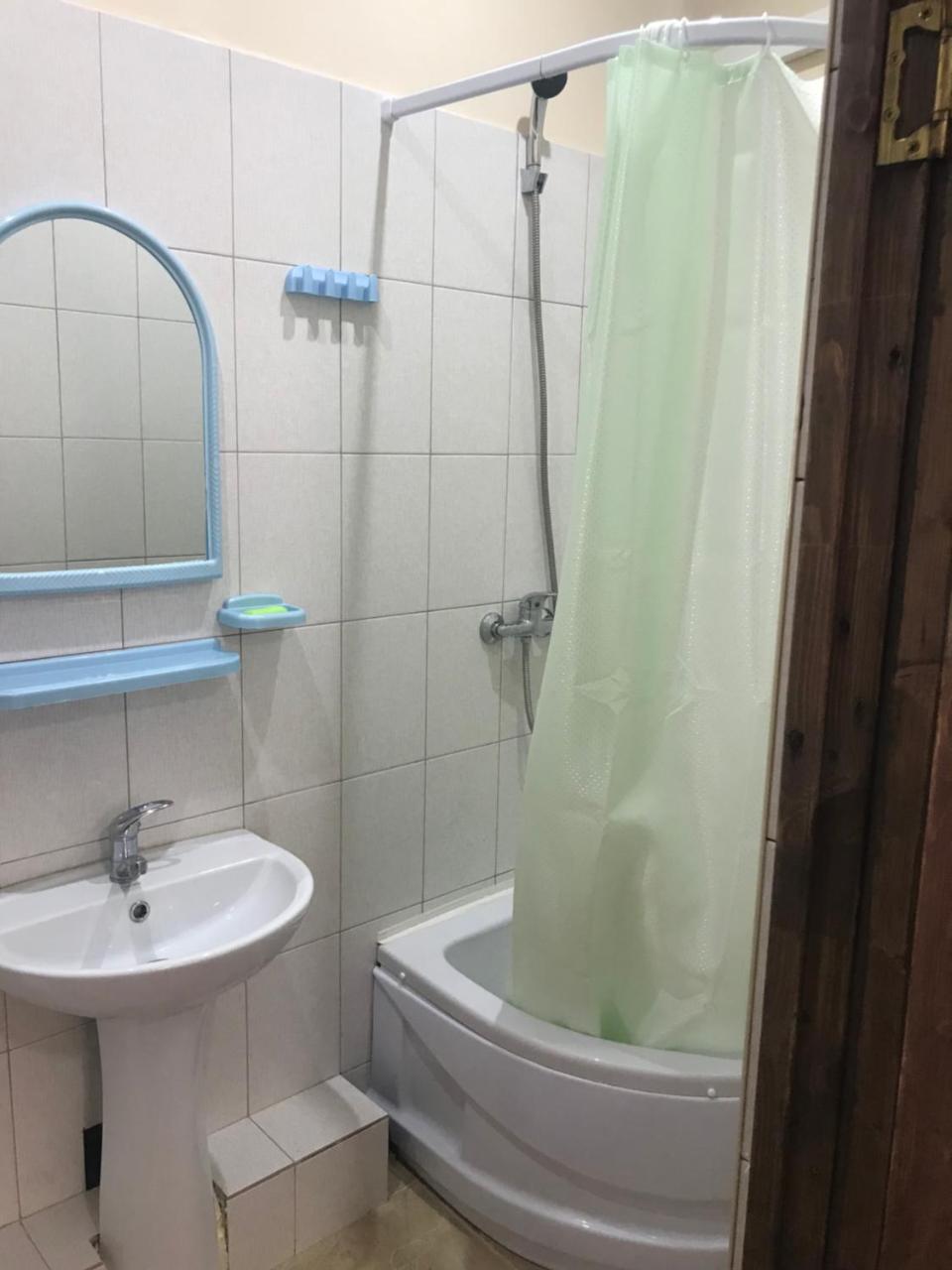 Барнаба גגרה מראה חיצוני תמונה